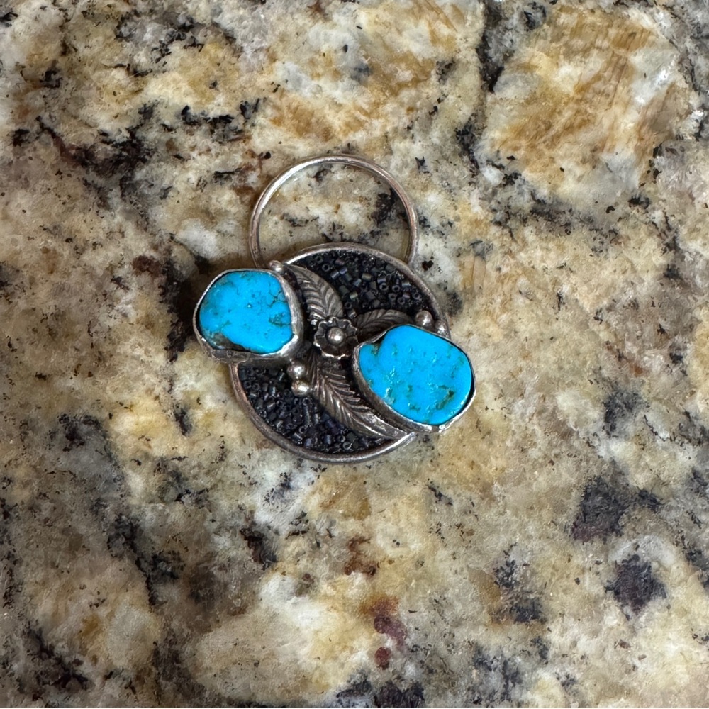 Lisa Bess Turquoise Magnetic ID Badge Holder - Picture 3 of 4